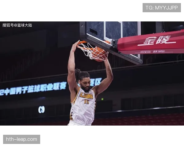 奥卡福利用背打拉开内线空间 提升球队得分效率